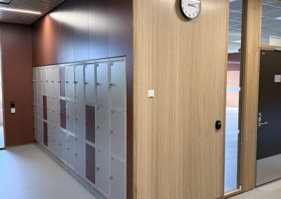 Lørenskog VGS - interiørpanel levert av Otretek