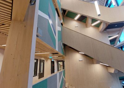 Båsmo skole - spilehimling og fiberpanel levert av Otretek