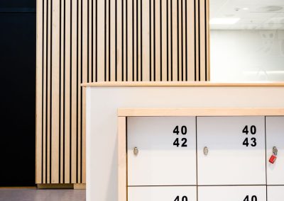 Heimdal skole – Spilepanel, spesialinnretning og elevgarderober levert av Otretek.
