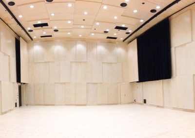 Kimen kulturhus - Veggpanel montert på lydflåter levert av Otretek