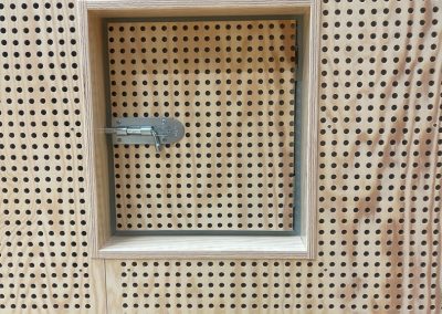 Stovner skole – spile panel og perforerte plater levert av Otretek.