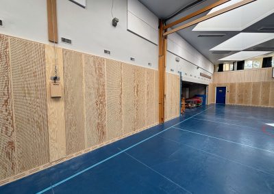 Voksen skole - interiør perforerte plater levert av Otretek