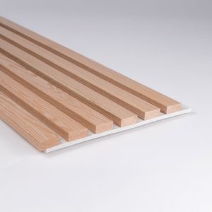 Spilepanel i hvit Eik behandlet med 5% hvitlasering - lys beige fiberplate