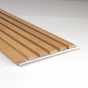 Spilepanel i hvit Eik behandlet med matt UV lakk - lys beige fiberplate