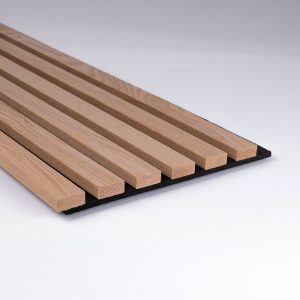 Spilepanel i rød Eik behandlet med 5% hvitlasering - svart fiberplate