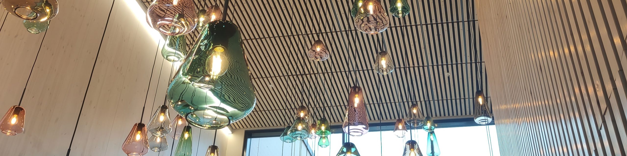 Heradsbygda omsorgssenter - spilepanel og himling